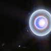 韦伯望远镜的新天王星图像看起来像是通往另一个维度的门户